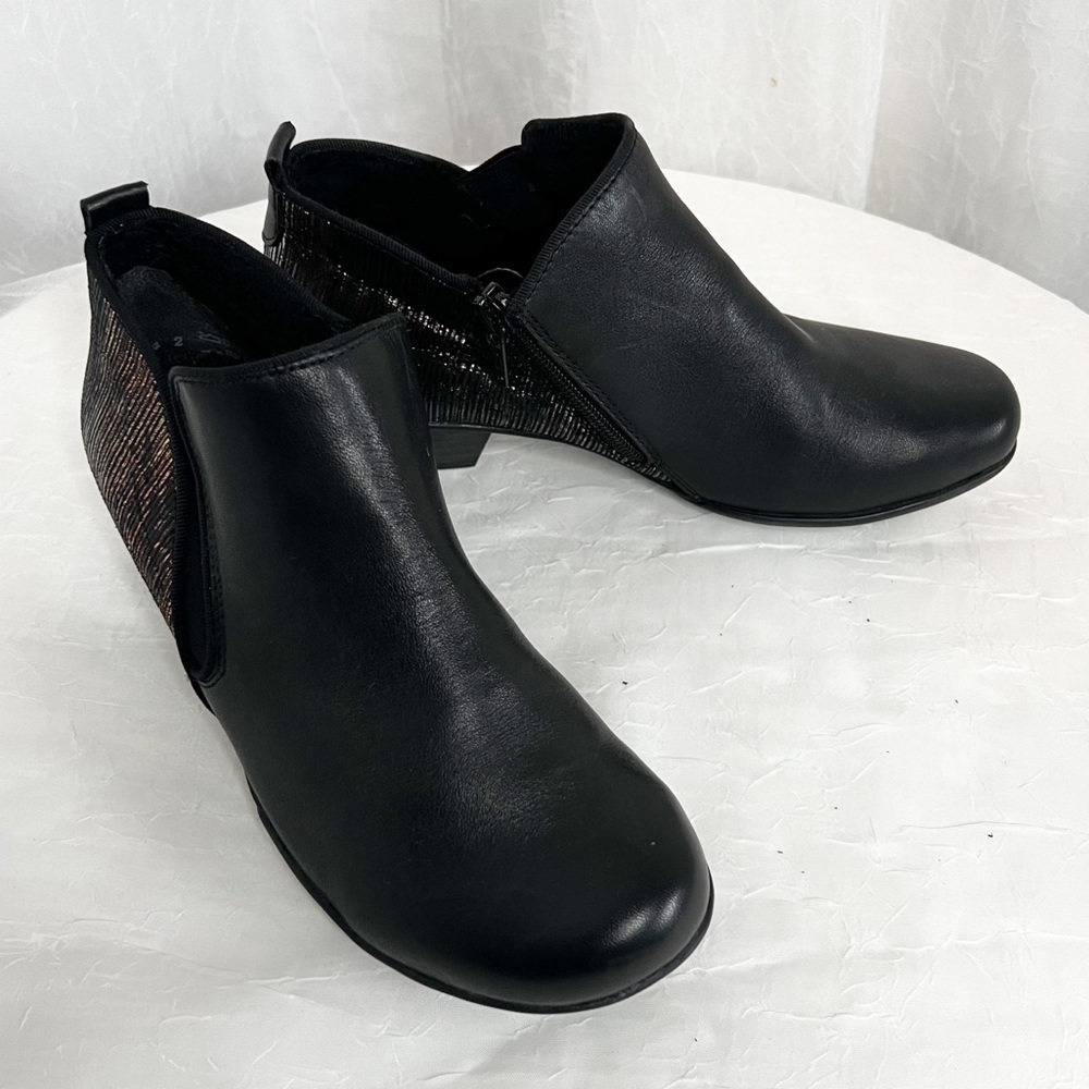 REMONTE Black Zip Ankle Booties - Picture 2 of 14